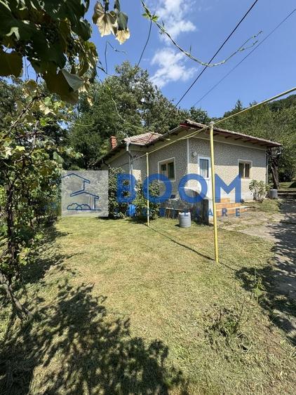 Casă individuală cu 3 camere cu Canalizare în Goranu