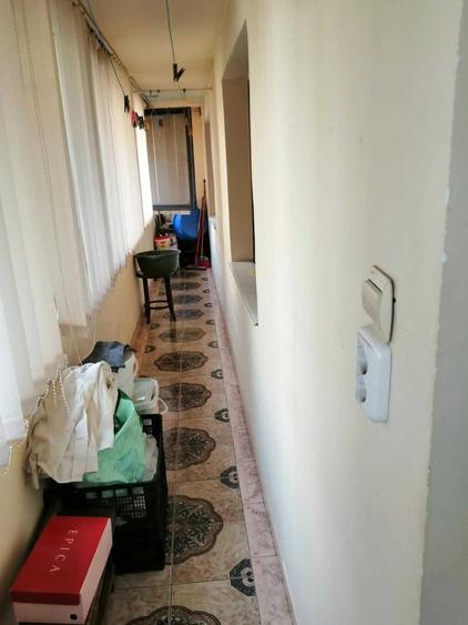 Apartament cu 4 camere decomandat în Coman