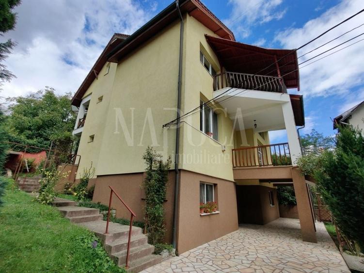 Casă individuală cu 10 camere cu Canalizare în Grigorescu