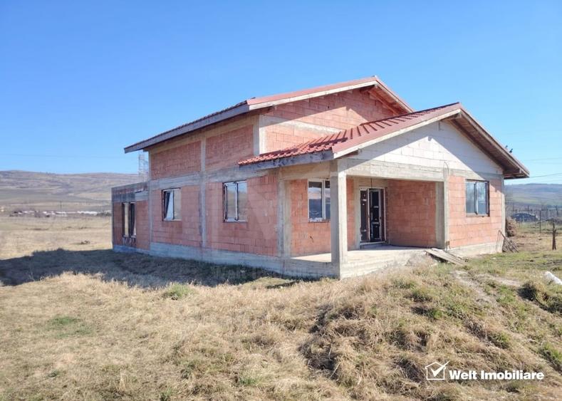 Casă individuală cu 5 camere cu Canalizare în Gădălin