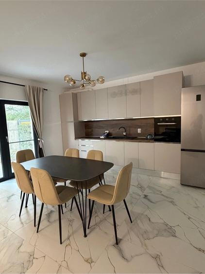 Apartament cu 3 camere decomandat în Malu Mare