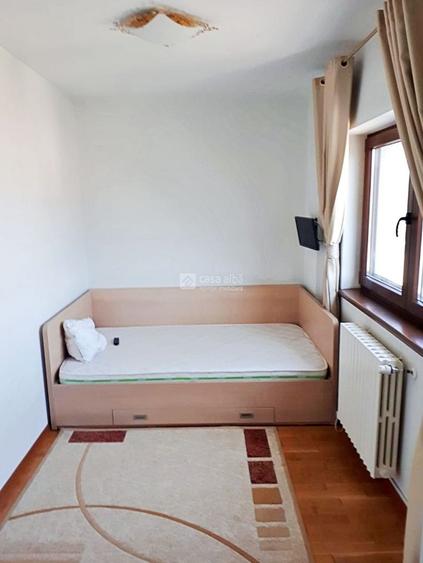 Apartament cu 2 camere semidecomandat, mobilat în Central