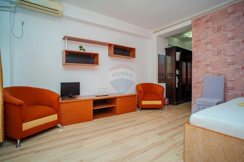 Hotel/Pensiune, de 1,855 mp, în Central