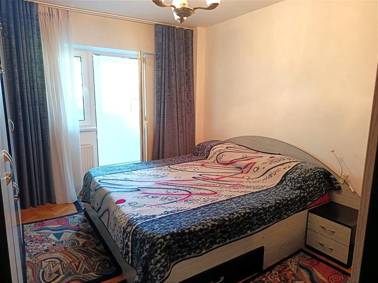Apartament cu 3 camere decomandat în Dristor