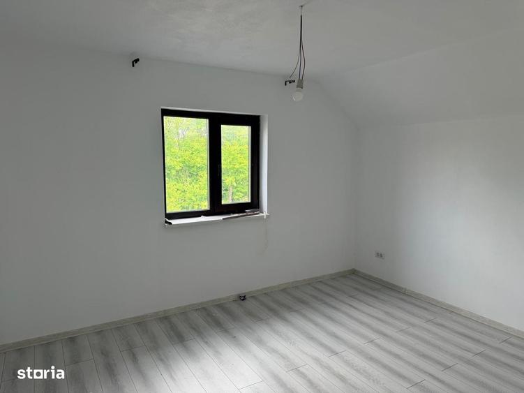 Casă cu 4 camere cu Teren 200 Mp în Dărmănești