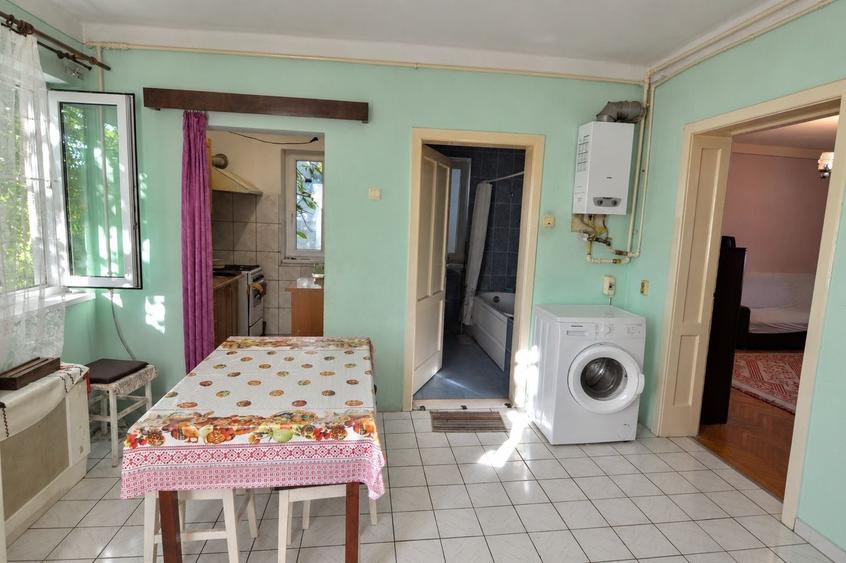 Apartament cu 3 camere decomandat în Exterior Vest