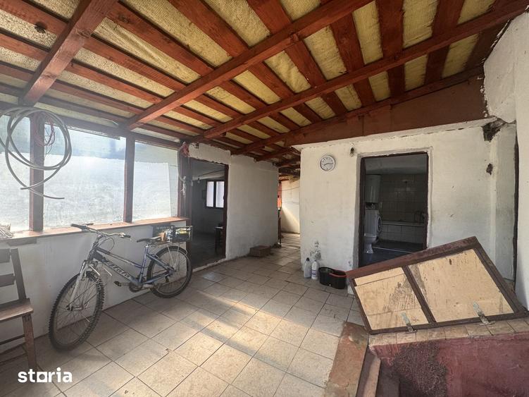 Casă cu 3 camere cu Teren 2000 Mp în Stâlpeni