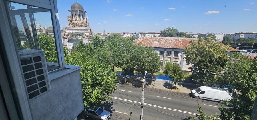 Apartament cu 2 camere decomandat în Central