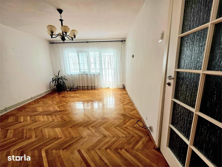 Apartament cu 4 camere decomandat în Dorobanți