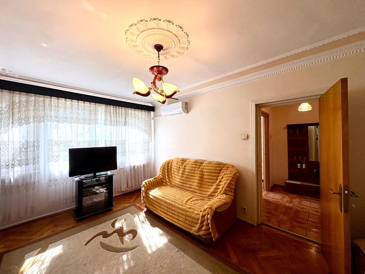 Apartament cu 3 camere semidecomandat în Titan