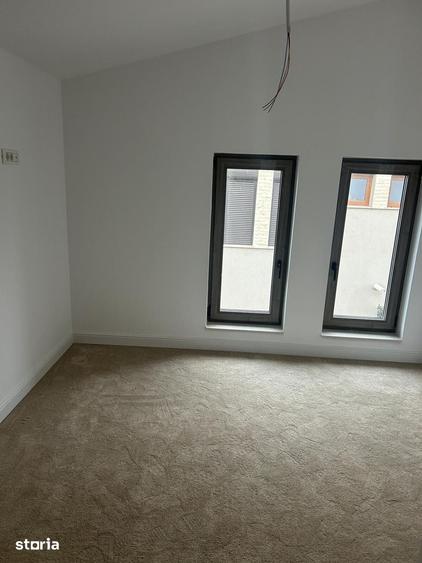 Casă cu 6 camere cu Teren 465 Mp în Giroc