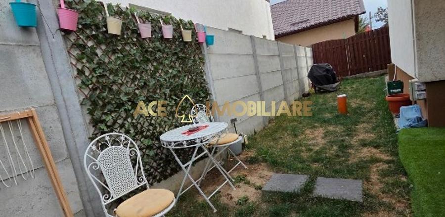 Casă individuală cu 3 camere cu Canalizare în Est