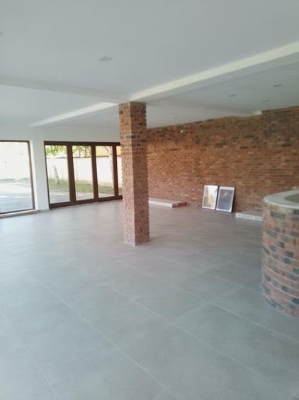 Spațiu comercial, de 596 mp, în Gherla