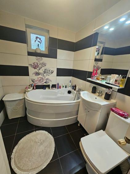 Apartament cu 4 camere în Baicului