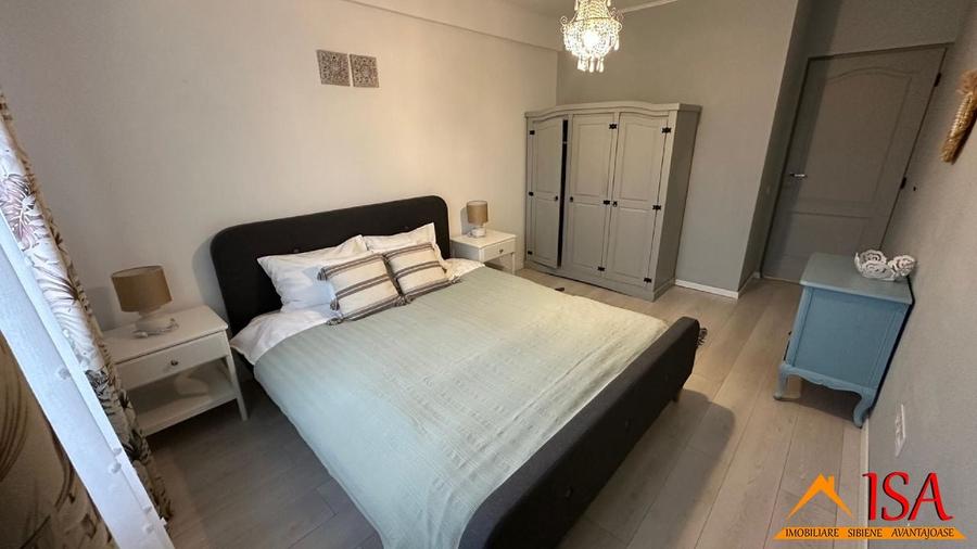Apartament cu 3 camere decomandat, mobilat în Central
