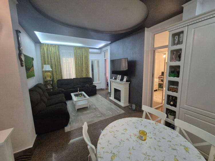 Apartament cu 4 camere semidecomandat în Cișmigiu