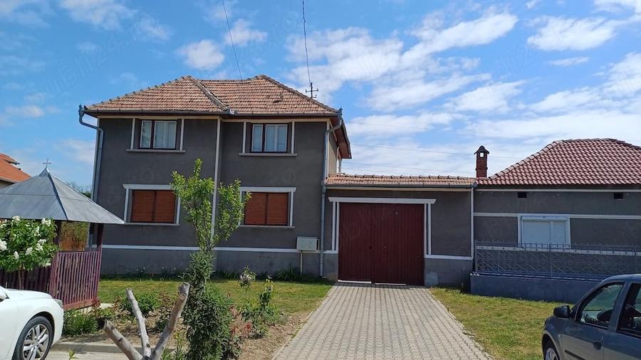 Casă cu 3 camere cu Teren 526 Mp în Vinerea