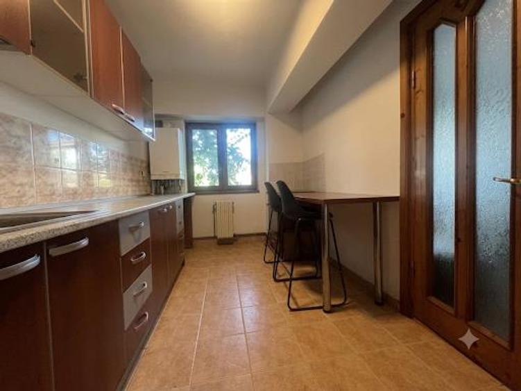 Apartament cu 2 camere nedecomandat, mobilat în Bucium