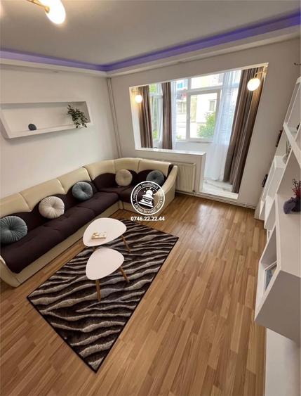 Apartament cu 2 camere decomandat în Podul de Piatră