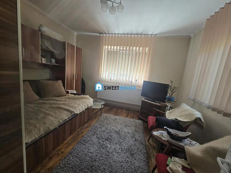 Casă cu 4 camere cu Teren 1200 Mp în Hurez