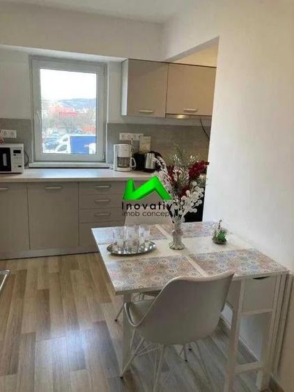 Apartament cu 3 camere decomandat, mobilat în Central