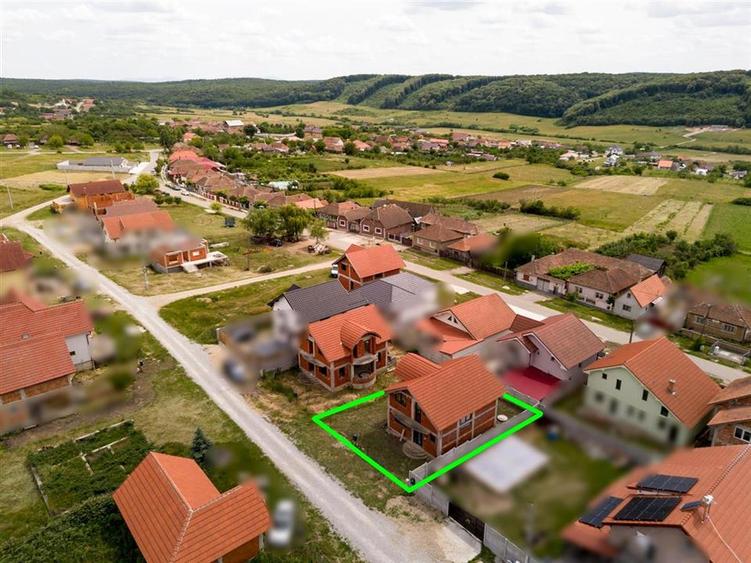 Casă cu 4 camere cu Teren 300 Mp în Betfia