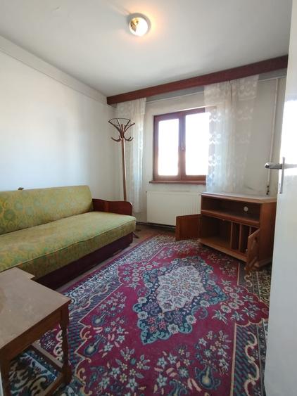 Apartament cu 2 camere semidecomandat în Centrul Civic