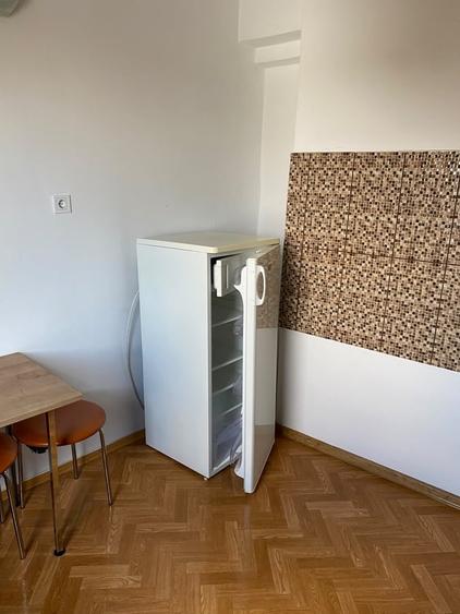 Apartament cu 3 camere semidecomandat în Cotroceni