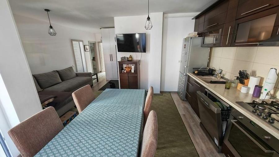 Apartament cu 3 camere decomandat în Bună Ziua