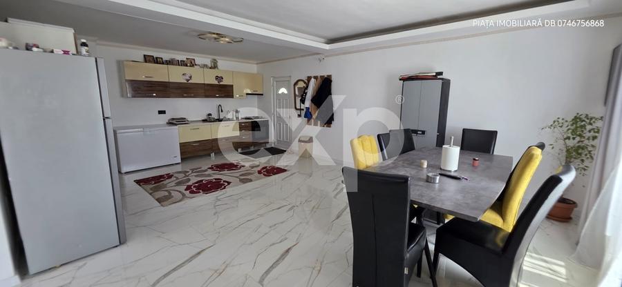 Casă individuală cu 6 camere cu Garaj în Colacu