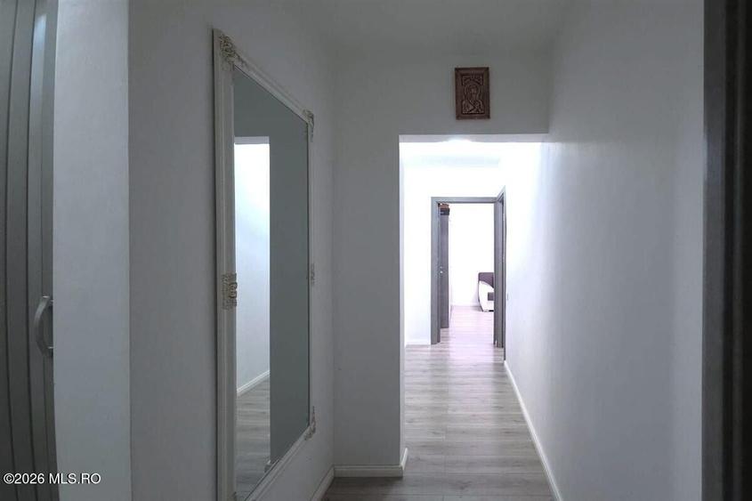 Apartament cu 2 camere decomandat, mobilat în Poarta 6