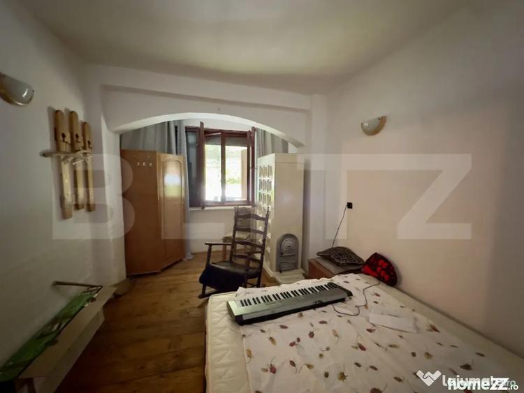 Casă cu 7 camere cu Teren 1670 Mp în Ponor