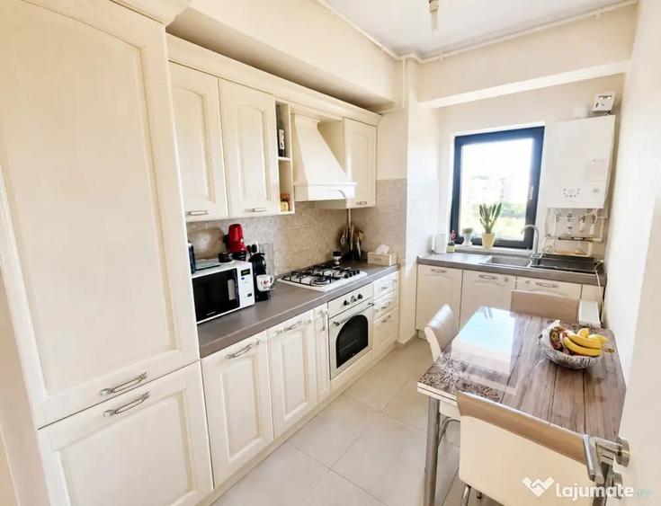 Apartament cu 4 camere decomandat în Palazu Mare
