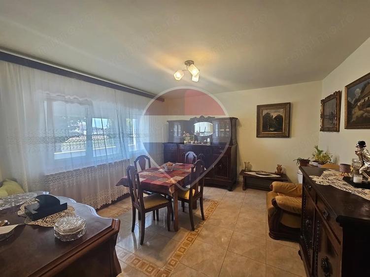Apartament cu 4 camere decomandat în Central