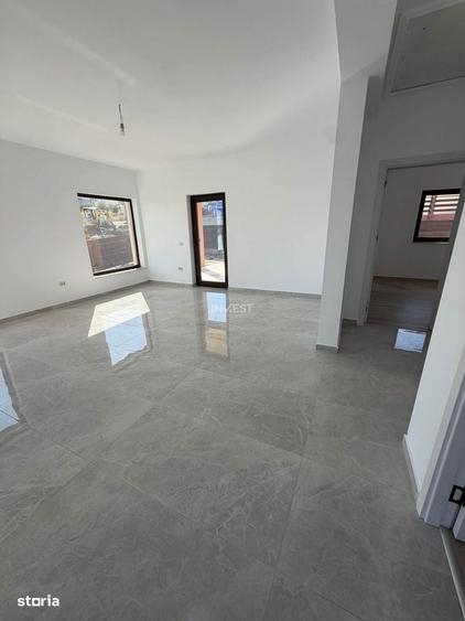 Casă cu 4 camere în Uricani