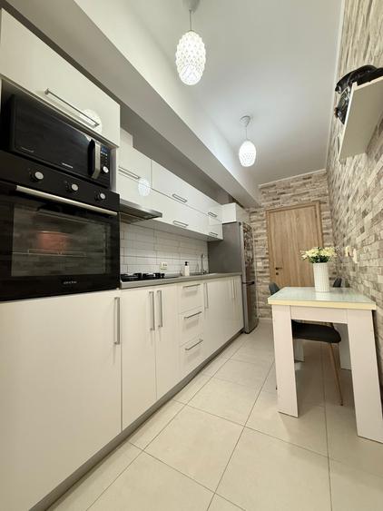 Apartament cu 3 camere semidecomandat în Metalurgiei
