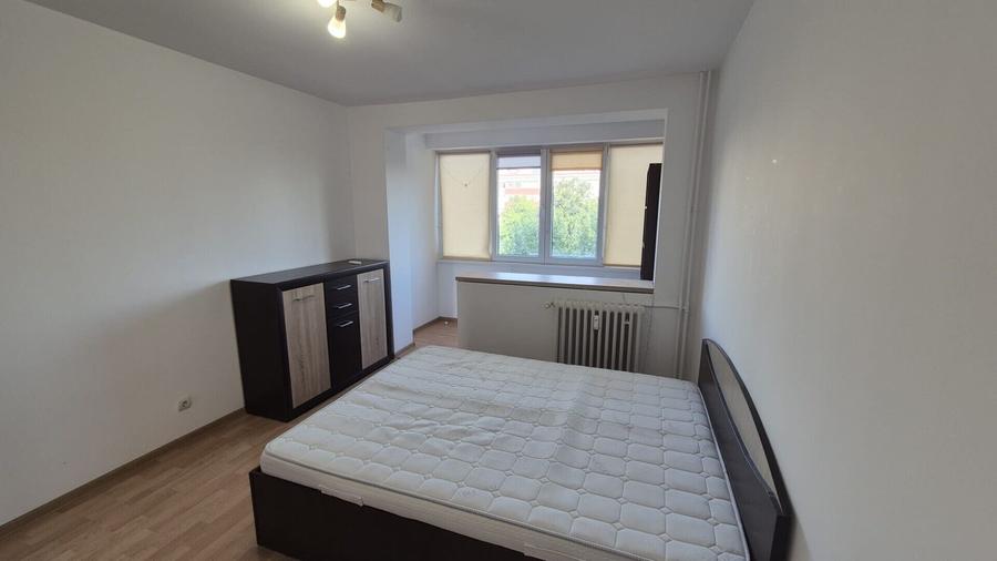 Apartament cu 3 camere semidecomandat, mobilat în Giurgiului