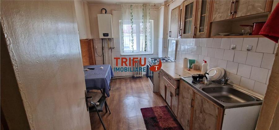 Apartament cu 3 camere decomandat, mobilat în Cetate
