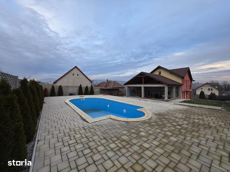 Casă cu 4 camere cu Teren 700 Mp în Central