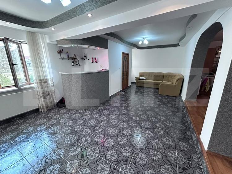 Duplex cu 14 camere cu Canalizare în Exterior Nord
