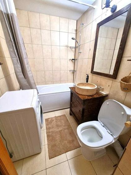 Apartament cu 3 camere semidecomandat în Alexandru cel Bun