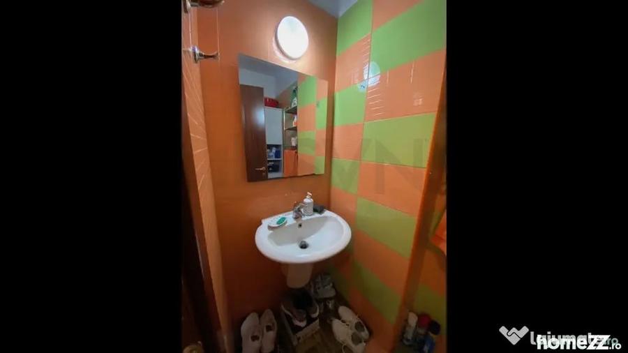Apartament cu 3 camere semidecomandat în Sud