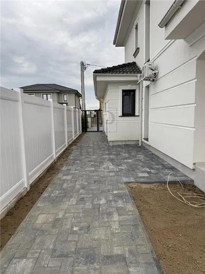 Duplex cu 5 camere cu Canalizare în Dumbrăvița