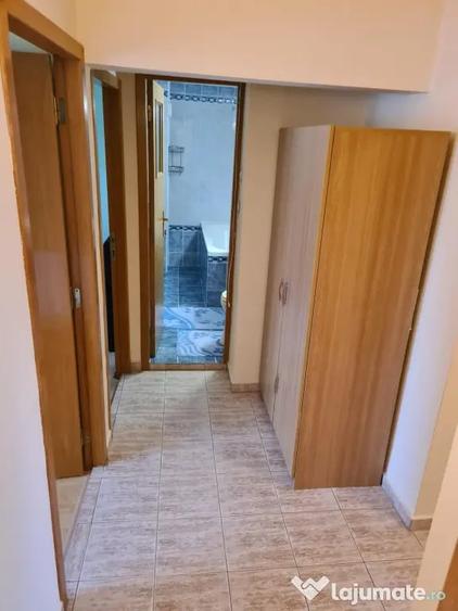 Apartament cu 3 camere decomandat în Vitan