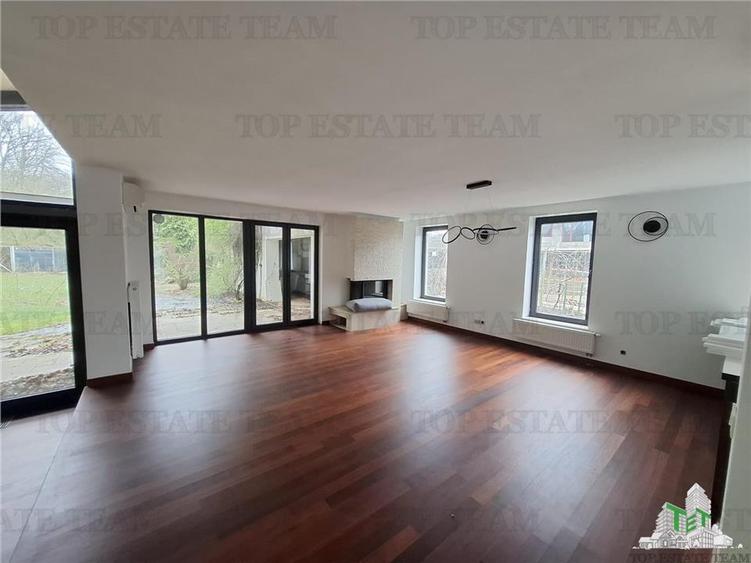 Casă individuală cu 7 camere cu Teren 1000 Mp în Corbeanca
