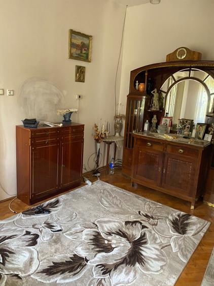 Casă cu 3 camere în Central