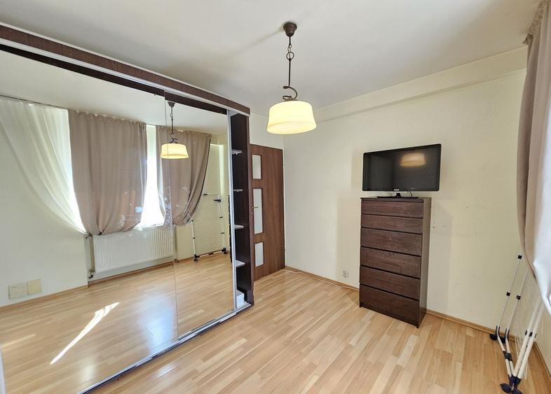 Apartament cu 3 camere semidecomandat, mobilat în Iancului