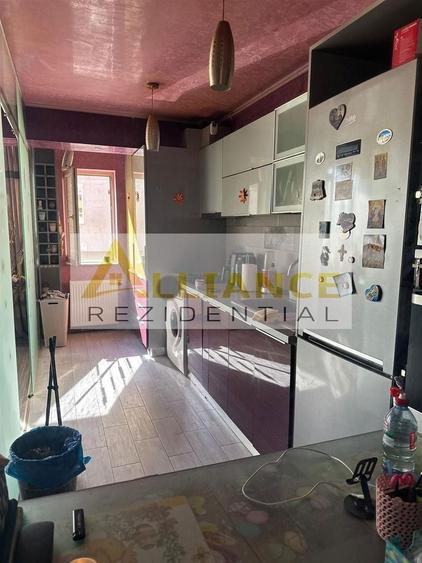Apartament cu 3 camere decomandat în Berceni