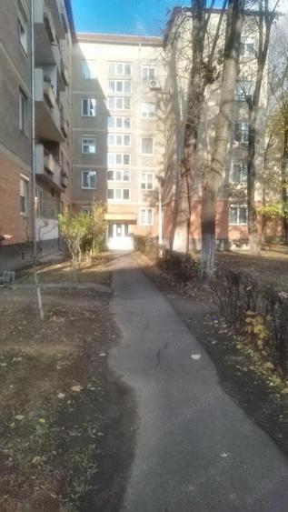 Apartament cu 3 camere decomandat în Rogerius