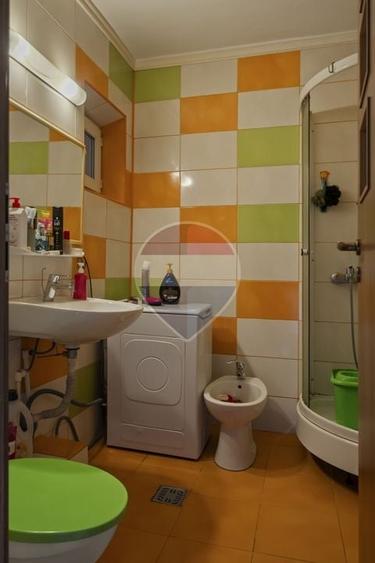 Apartament cu 3 camere decomandat în Rahova